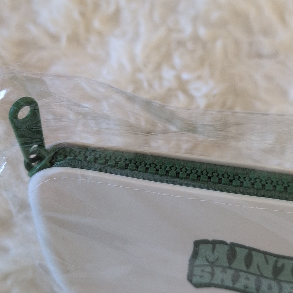 MINTY SHADES GLASSES CASE - Picture 2 of 3